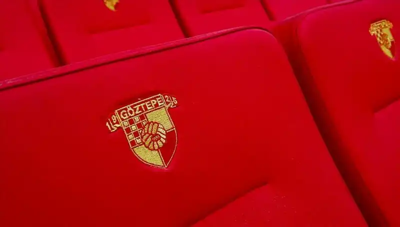 Göztepe'den Şaşırtan Transfer: Junior Olaitan ile Anlaşma Sağlandı!