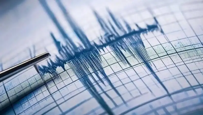 Rusya'da 8 Büyüklüğünde Deprem: Tsunami Alarmı ve Halk Panic İçinde