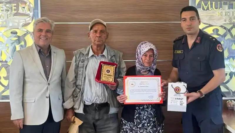 Tek Varlıkları Olan Evlerini Jandarmaya Bağışlayan Aile Duyguları Sarstı