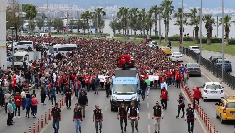 İzmir’de Grev Krizi: İşçiler 4. Gününde Hâlâ Sokaklarda!