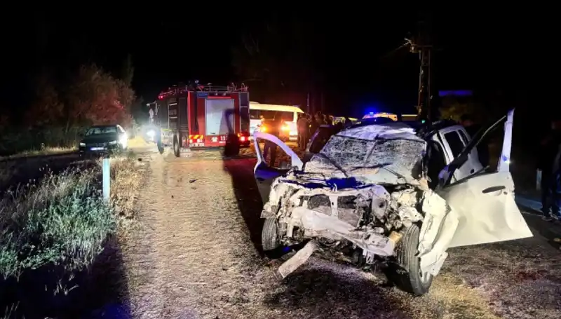 Cipe ve Traktöre Çarpan Araç: 5 Yaralı, Olayın Ayrıntıları Şok Edici