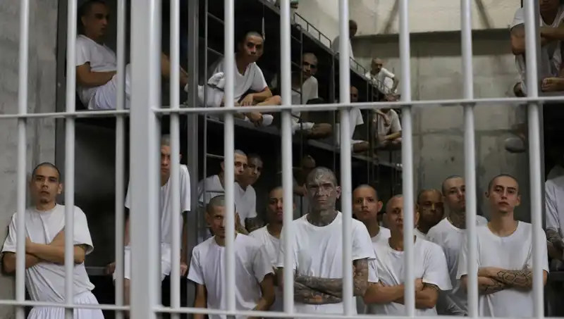 El Salvador'dan ABD'ye Giden Göçmenlerin Dramı: "Cehennemdeki Hayatlar"
