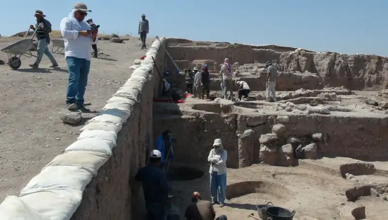 Kilis'te Oylum Höyük Kazıları: Sıcak Havanın Zorluğu Fark Edilmiyor