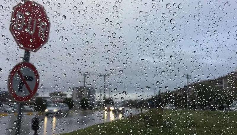 Meteorolojiden Çarpıcı Uyarı: Sıcaklık Düşüyor, Sağanak Yağışlar Kapıda!
