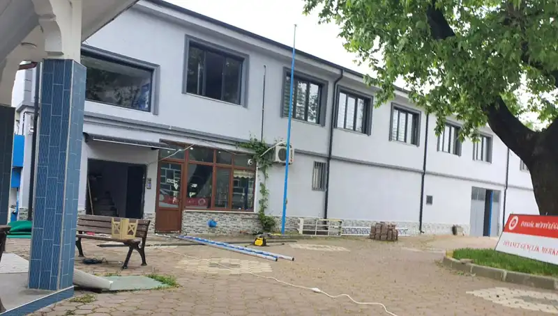 Tabela Takarken 3 Metre Yükseklikten Düşen İşçi Hastaneye Kaldırıldı!