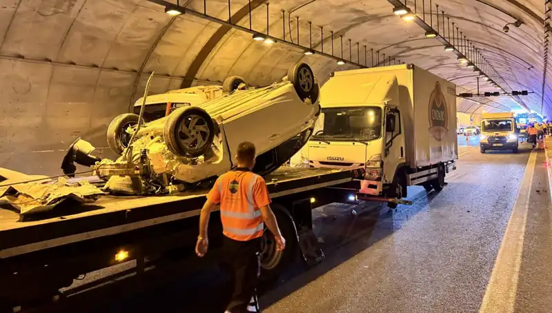Kuzey Marmara Otoyolu'nda Feci Kaza: Otomobil ile Kamyonet Çarpıştı!