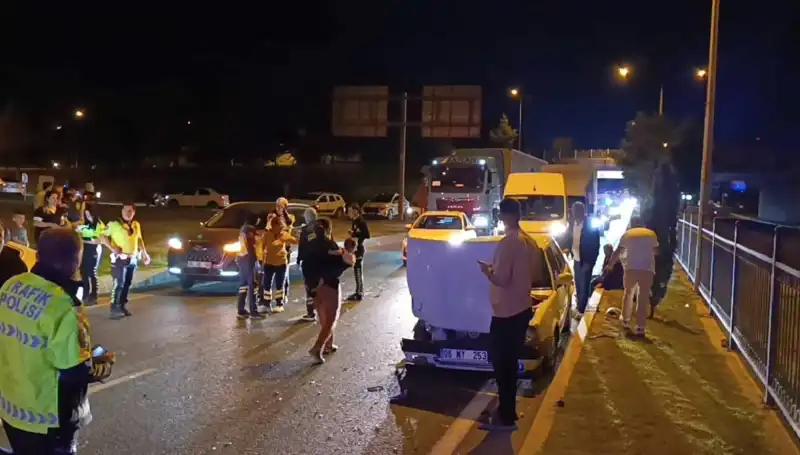 Otoyolda İkisi Çocuk Dört Yaralı: Kuralsız Geri Dönüşün Sonuçları