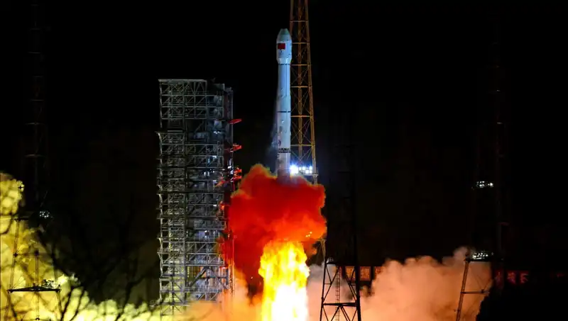 Uzayda Yeni Bir Dönem: Çin'in Tienvın-2 Asteroid Keşif Aracı Gönderildi