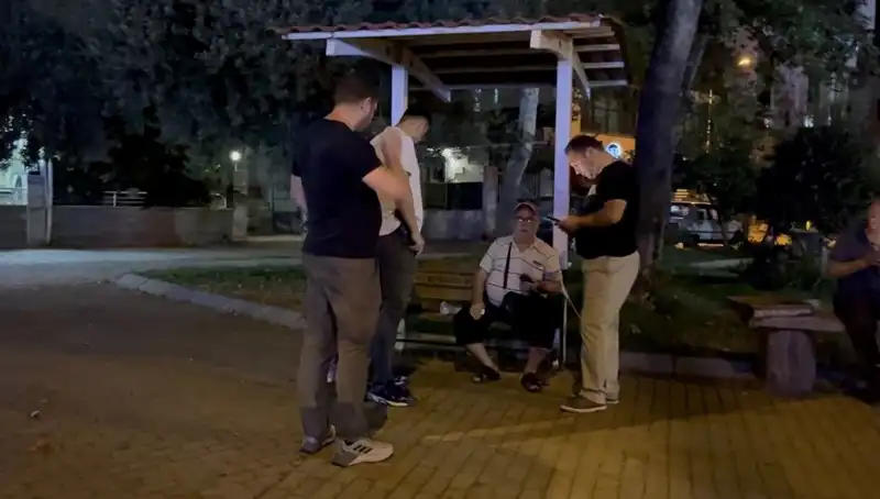 Kısmı Görme Kaybı Olan Adamın Telefonu Çalındı, Güvenlik Kameraları Her Şeyi Kaydetti!