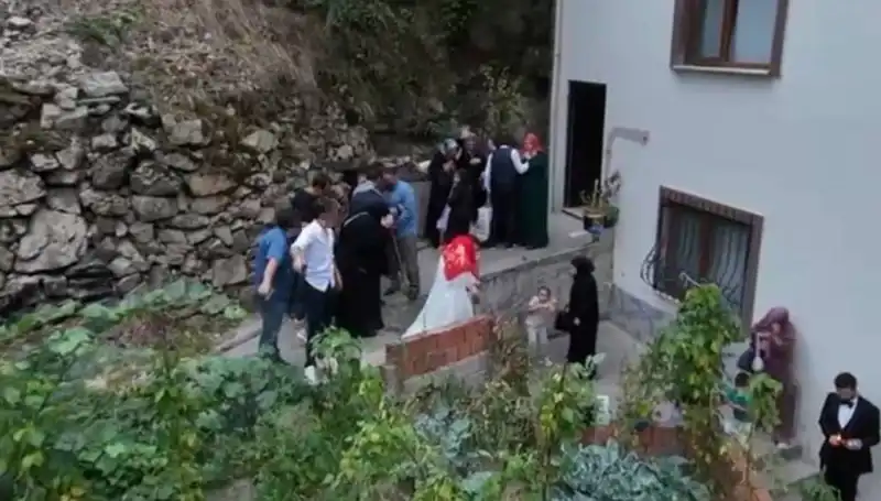 Kanlı Düğün Anı: Kurşunlar Patladı, Damat Olayı Fark Edene Kadar Kaçtı