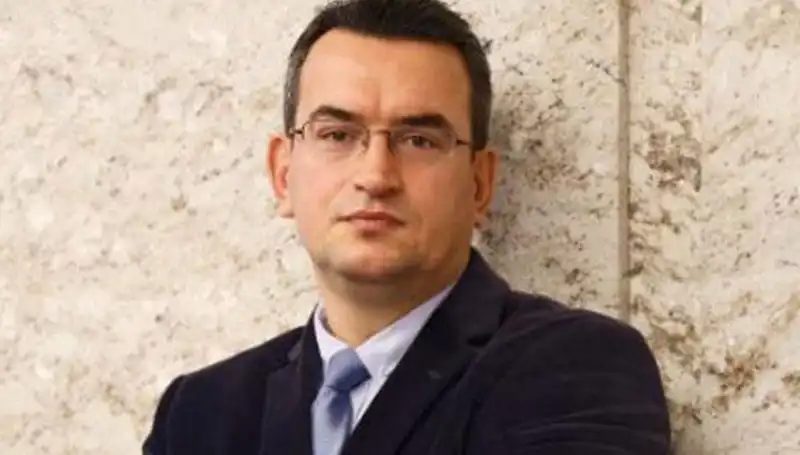 Metin Gürcan: DEVA Partisi'nin Kurucu Üyesi ve Geçmişiyle Dolu Bir Hayat