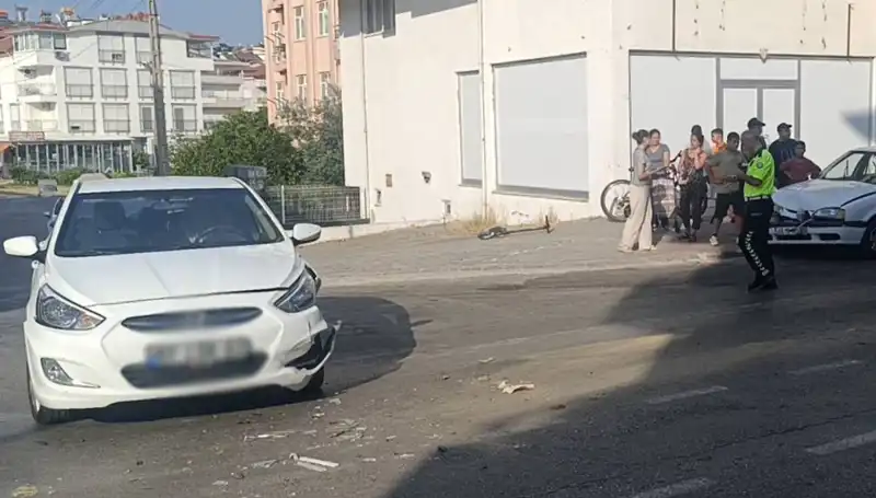 Antalya'da İki Otomobil Çarpıştı: Kazada Yaşananlar ve Son Gelişmeler