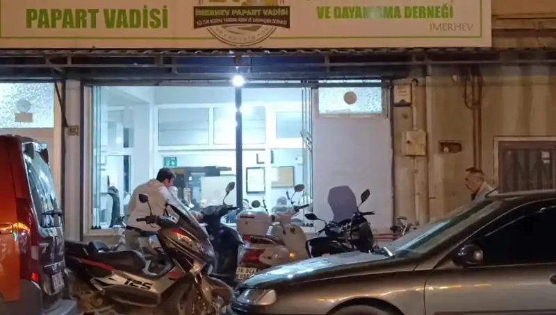 Şehir Merkezinde Bıçaklı Kavga: Bir Genç Ağır Yaralandı