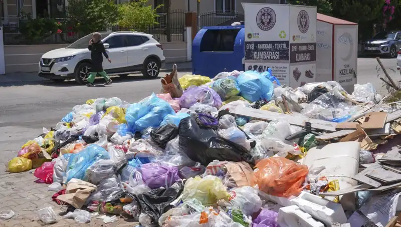 İzmir'de Çöp Yığınları Krizi: Temizlik Sorunları ve Çözüm Önerileri