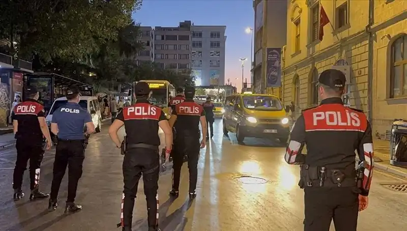 Megakentte Asayiş Operasyonu: Yüzlerce Gözaltı ile Suçlulara Geçit Yok!