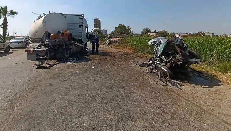 Adana'da Tankerle Otomobilin Çarpışması Sonucu Feci Kaza