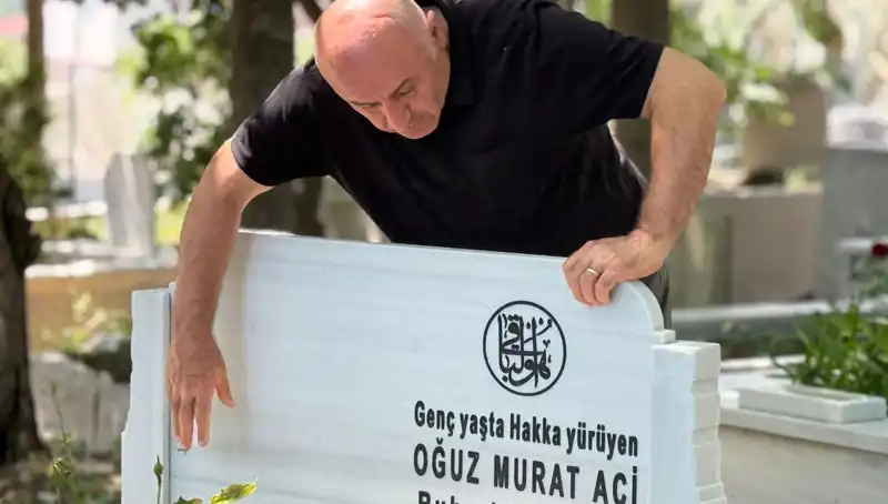 Aci Ailesinin Hüzünlü Babalar Günü: Anılar ve Kaybın Yüzleşmesi