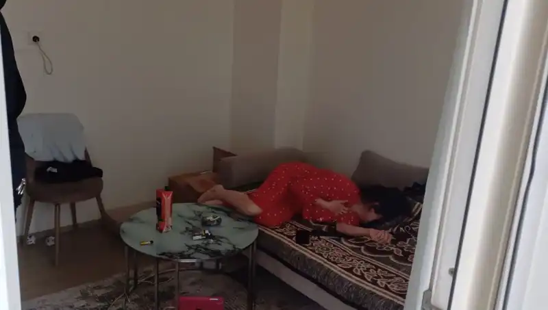 Dehşet Dolu Anlar: Bir Adamın Kadın Arkadaşına Uyguladığı Zorluklar
