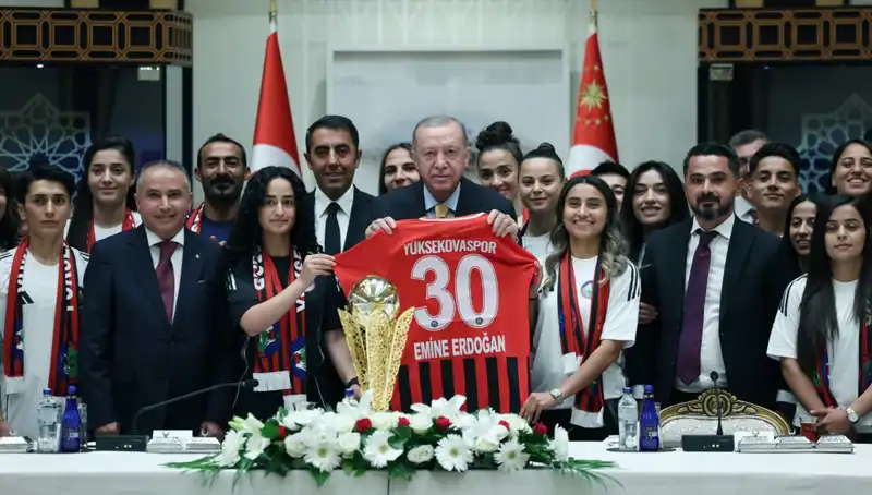 Erdoğan, Yüksekovaspor Kadın Futbol Takımı’nı Kabul Etti: Sporda Kadın İhtiyacı Arttı