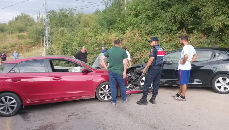 Karamürsel’de Trafik Kazası: 4 Yaralı, Olayın Perde Arkası Neler?