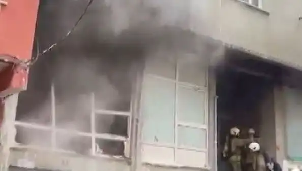 İstanbul’da Beş Katlı Binada Çıkan Yangın Paniğe Neden Oldu