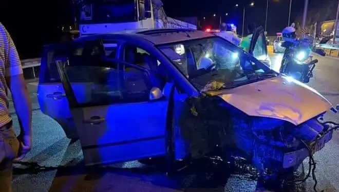 Otomobil Bariyere Çarptı: Kaza Anı ve Hayatları Değiştiren Sonuçlar
