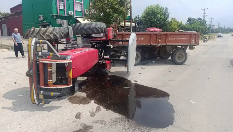 Traktör ile Otomobil Çarpıştı: 2 Kişi Yaralandı
