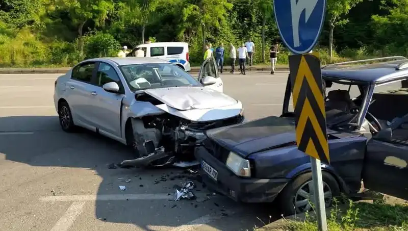 Görele'de Feci Kaza: Sürücü Araç Camından Fırladı! Neyin Peşindeydi?