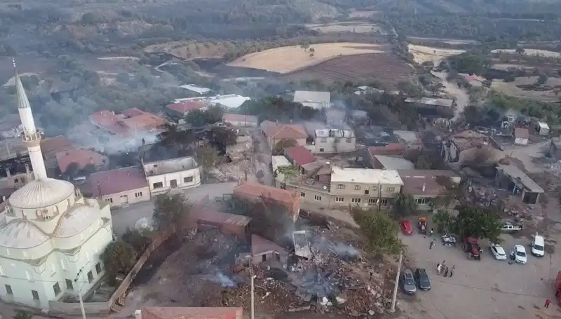 Çanakkale'deki Orman Yangını Havadan Görüntülendi: Zarar Boyutu Gözler Önünde