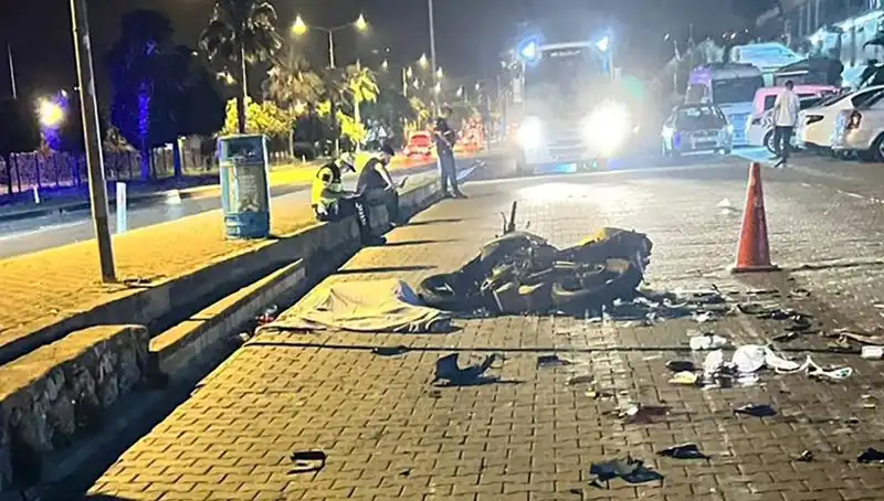 Alanya'da Feci Motosiklet Kazası: Gençlerin Hayatlarını Kayıplara Karıştı