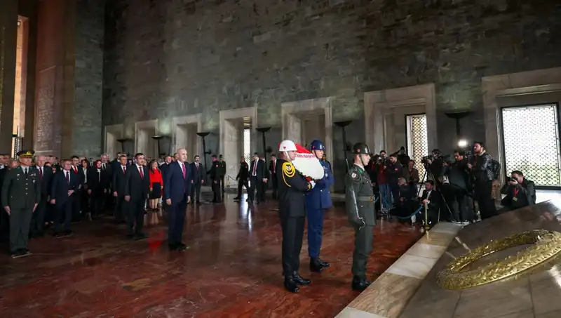 Anıtkabir'de Devlet Erkanından Duygusal Anlar ve Tarihi Ziyaret