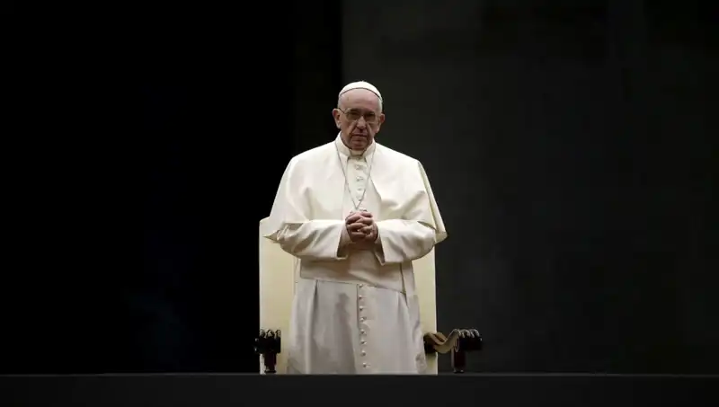 ** Kapıcılıktan Vatikan'a: İlklerin Papası Francis'in Yenilikçi Hayat Hikayesi